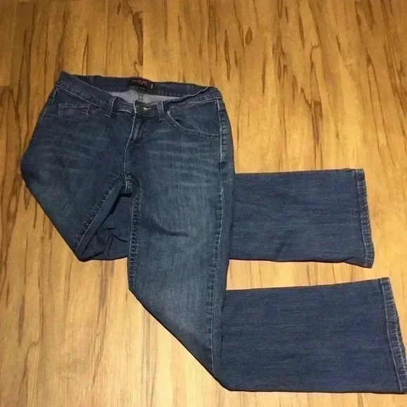 Levi’s 528 Curvy Cut Jeans Size 9M - Picture 1 of 8